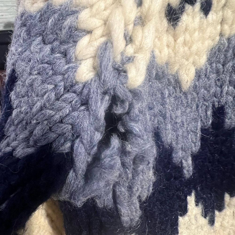 25. TUAK 100% Wool Sweater!! Beautiful piece with some flaws please look at pics - Picture 9 of 10
